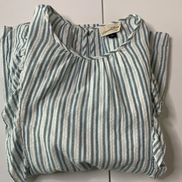 Universal Threads ruffle top - Picture 6 of 8